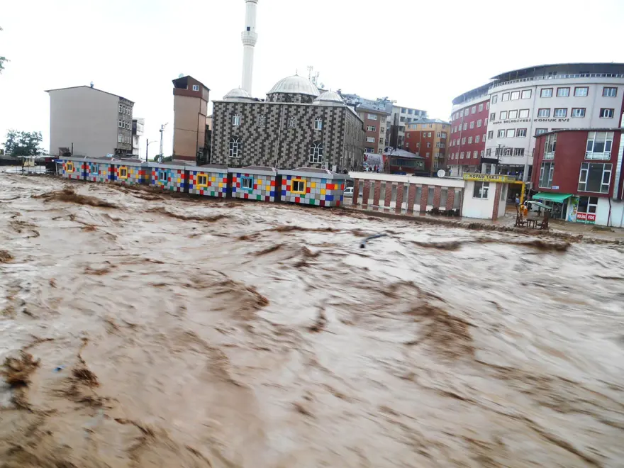 Artvin'de sel faciası: 7 kişi hayatını kaybetti 6