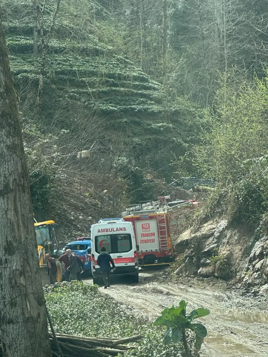 Trabzon'da içme suyu hattı çalışmasında göçük: 3 işçi yaşamını yitirdi 2