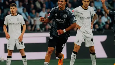 10 gollü maçta Can Uzun şov yaptı: Mönchengladbach-Frankfurt maçının skoru şaşkına çevirdi!