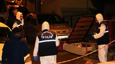 Çöp konteynerinin yanına bırakılan bazadan ceset çıktı