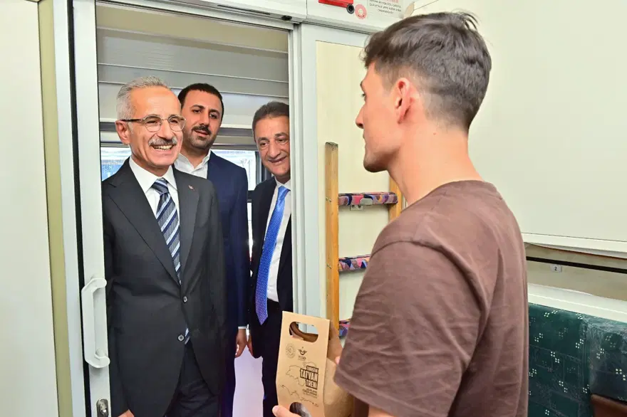 EĞİTİM VEYA İŞ HAYATININ BAŞINDA OLAN GENÇLERE DESTEK 3