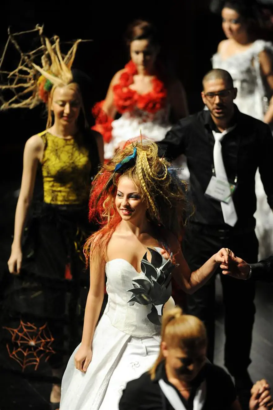 Bu da 60 kilo saçtan yapılmış gelinlik 10