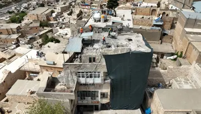 Mardin'de tarihi dokuyu bozan binalar yıkılıyor