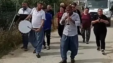 Trafik kazasında öldü, davul zurna ile toprağa verildi