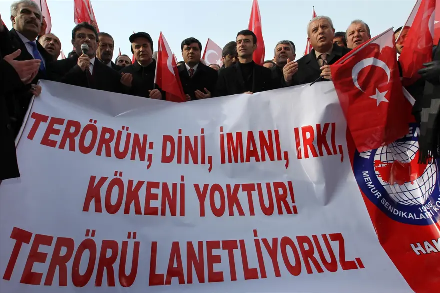 Van, Hakkari ve Bingöl'de terör saldırıları protesto edildi 3