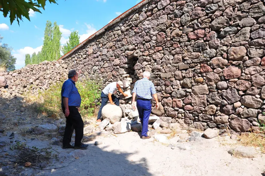 Define hayaliyle taş köprüyü tahrip ettiler 1