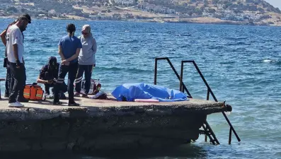 İzmir'de korkunç ölüm: İskeleden denize atlarken dibe çakıldı