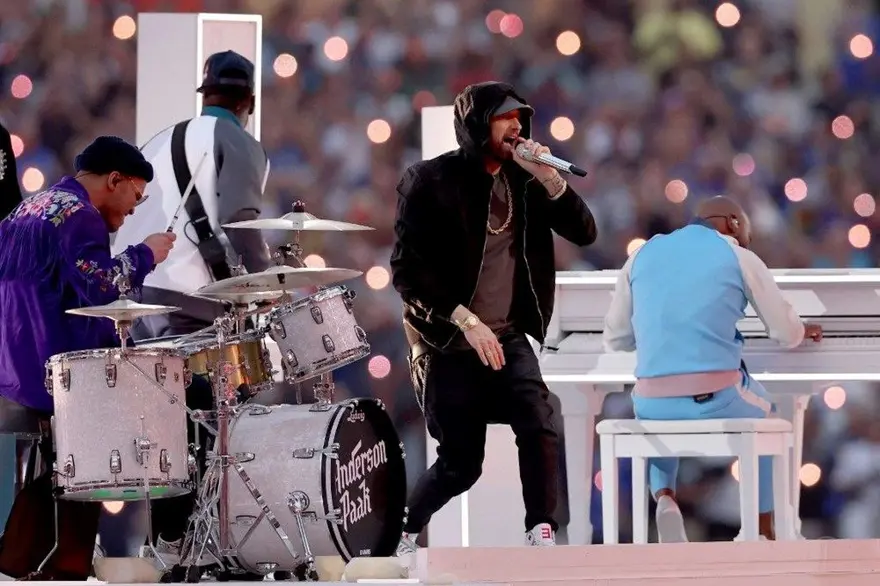 Super Bowl devre arası şovunda diz çöken Eminem'e NFL'den yanıt 4