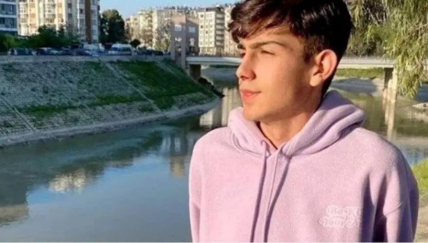 Depremde hayatını kaybeden fenomen Taha Duymaz'ın annesi: Bir yıl geçti ama benim için dün gibi Depremde hayatını kaybeden fenomen Taha Duymaz'ın annesi: Bir yıl geçti ama benim için dün gibi