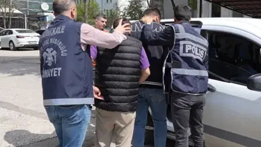 Eşine mesaj atan akrabasını sokak ortasında vurdu