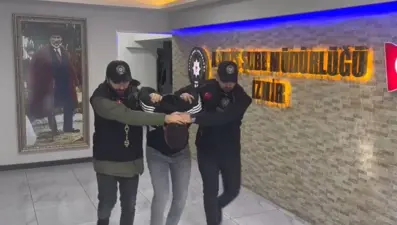 Kendisine borcu olan arkadaşını bıçaklayarak öldürdü