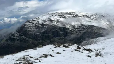Hava soğudu, gece kar yağdı: Beyaz örtüyle kaplandı