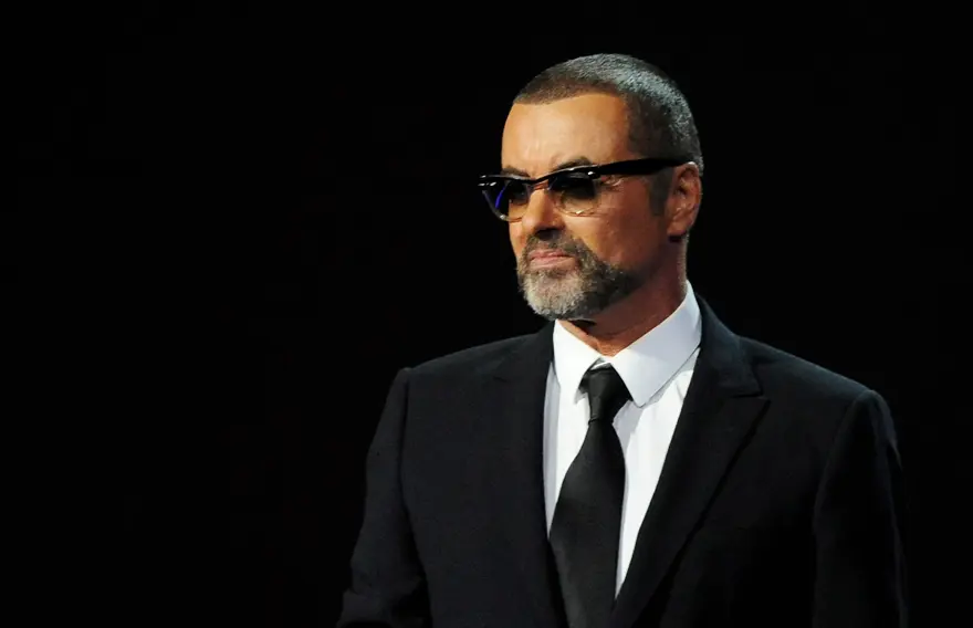 George Michael ölümünden üç ay sonra toprağa verildi 6