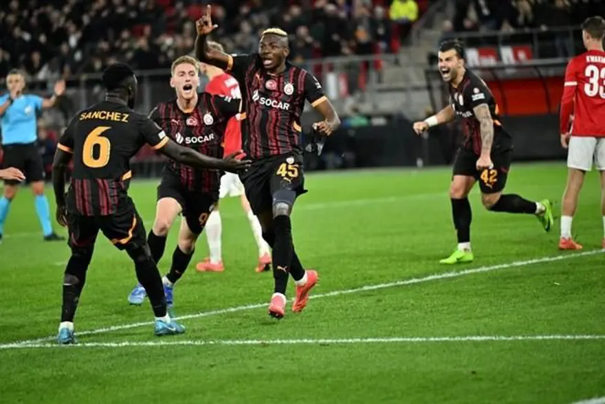 40. GALATASARAY (4 BASAMAK YÜKSELDİ) 12