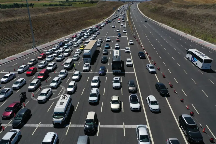 Bayram dönüşü trafik yoğunluğu 10