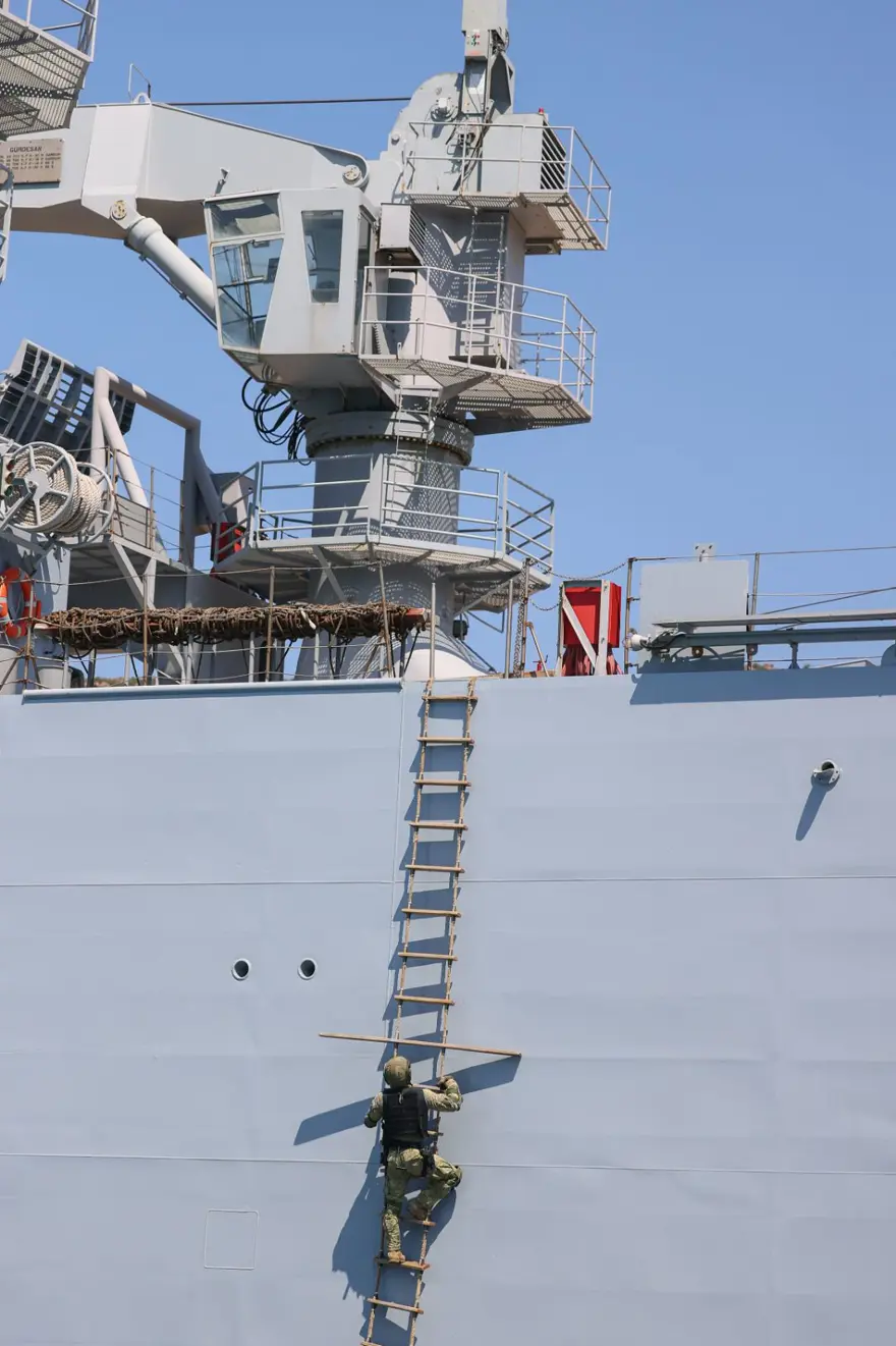 Amfibi Hücum Timleri'nden gövde gösterisi 25