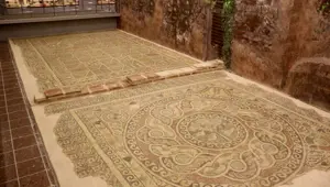 1800 yıllık elma mozaiği sergilenmeye başladı