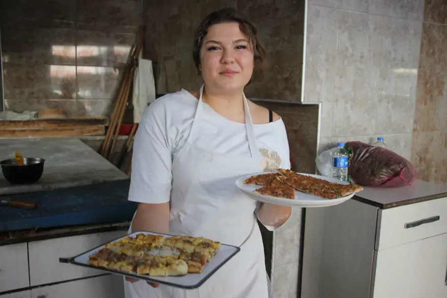 Fırının ateşiyle hayalini yoğuruyor: Gece gündüz çalışıyor 1