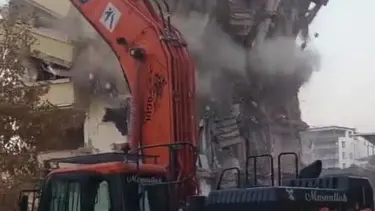 Gaziantep’te 6 katlı bina yıkım sırasında çöktü