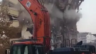 Gaziantep’te 6 katlı bina yıkım sırasında çöktü