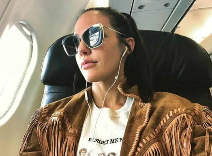 Uçakta rahatsızlanan Meryem Uzerli hastaneye kaldırıldı 6