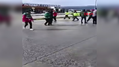 Fenerbahçe ile Amedspor taraftarları arasında kavga | Sarı lacivertlilerden yaralı taraftar için açıklama: "Bir taraftarımız kalbinin altından bıçaklandı"