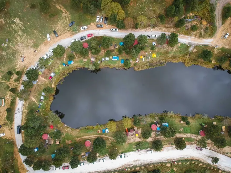 Doğa ve fotoğraf tutkunları, sonbahar renklerine bürünen Domaniç'te buluştu 1