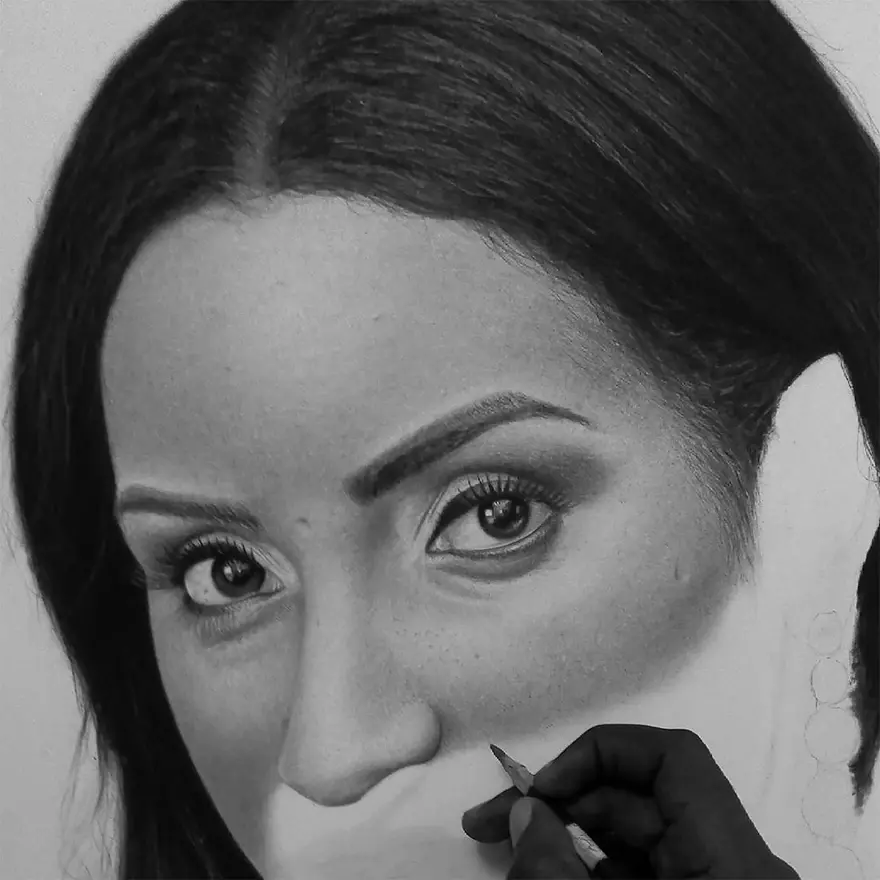 Nijeryalı sanatçının gerçeküstü resimleri 14