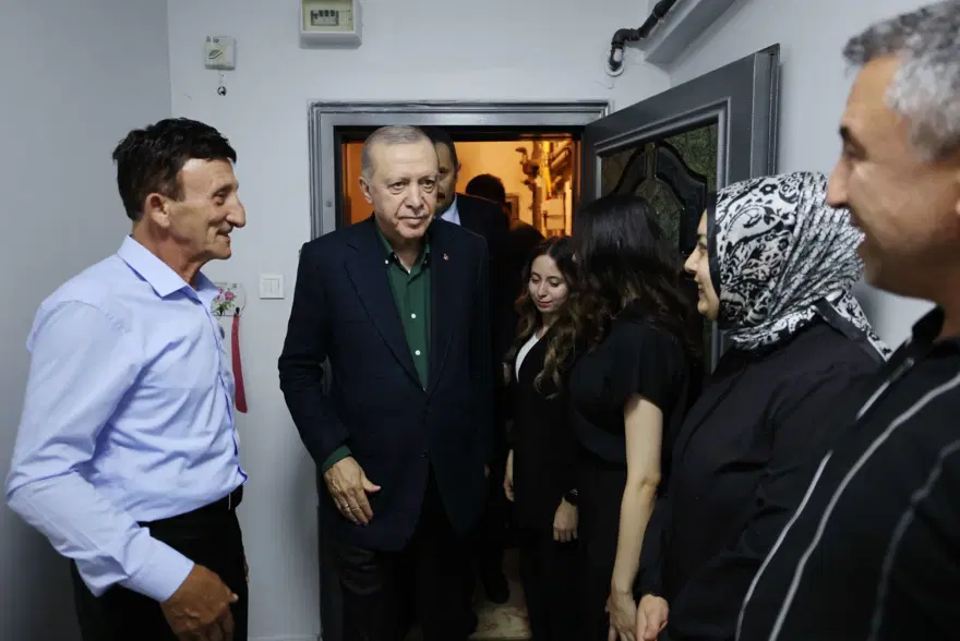 Cumhurbaşkanı Erdoğan'dan, 15 Temmuz'da üç yakını şehit olan Muzaffer nineye ziyaret 1