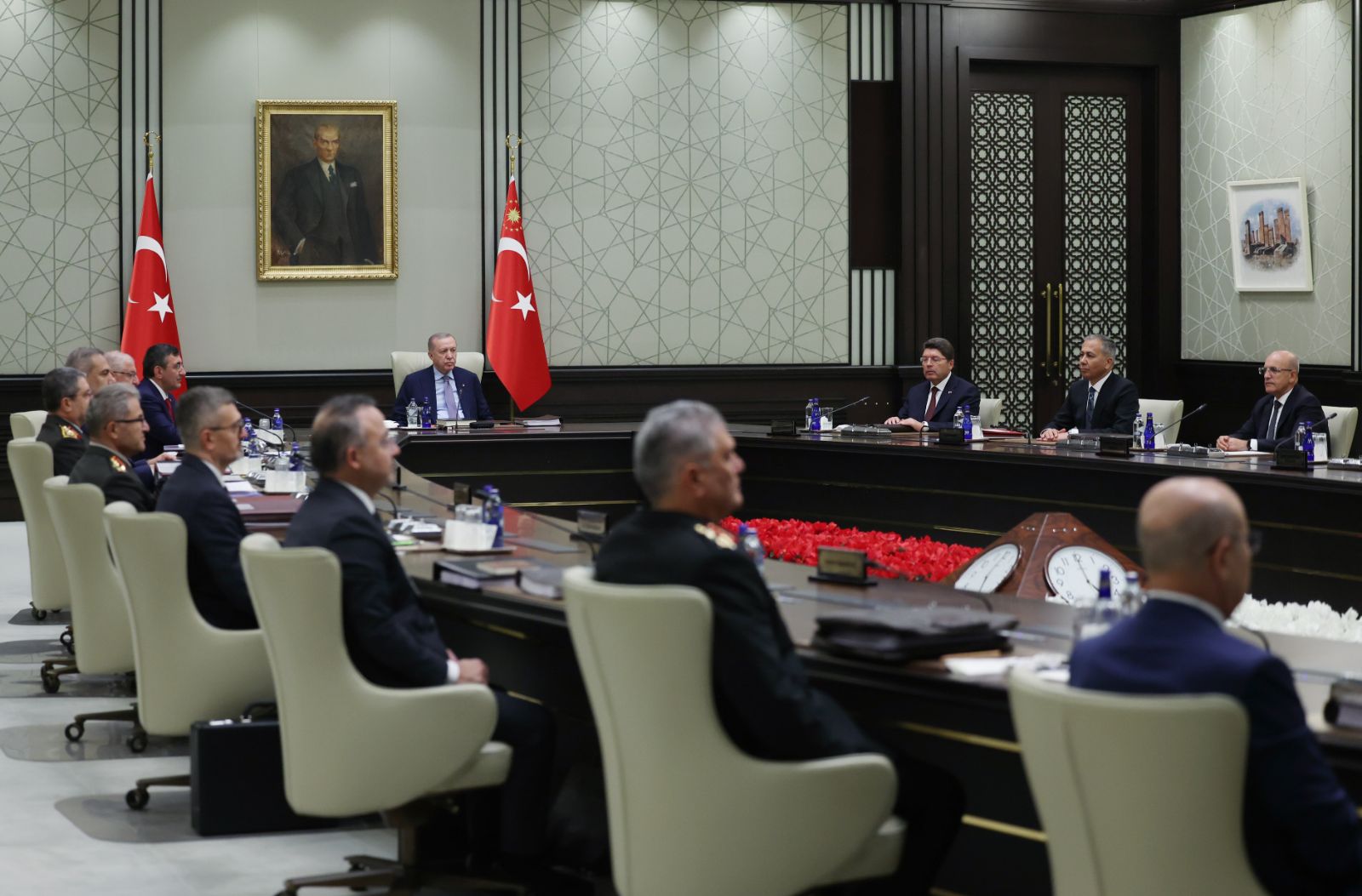 MGK toplantısı sonrası 8 maddelik bildiri: Terör duvarı tamamen yıkılacak