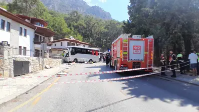 Muğla'da tur midibüsü kazası: 2 ölü