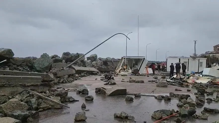 Esenköy balıkçı barınağı tanınmaz hale geldi 5