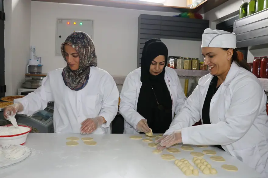 Bayrama 1 hafta kala yoğunluk başladı: Siparişlere yetişmeye çalışıyorlar 3