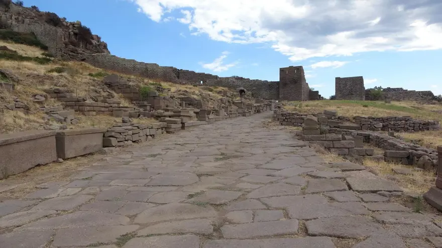 Çanakkale'de ilginç keşif: Bin 700 yıllık lazımlıklar gün yüzüne çıkarıldı 1 Çanakkale'de ilginç keşif: Bin 700 yıllık lazımlıklar gün yüzüne çıkarıldı 1