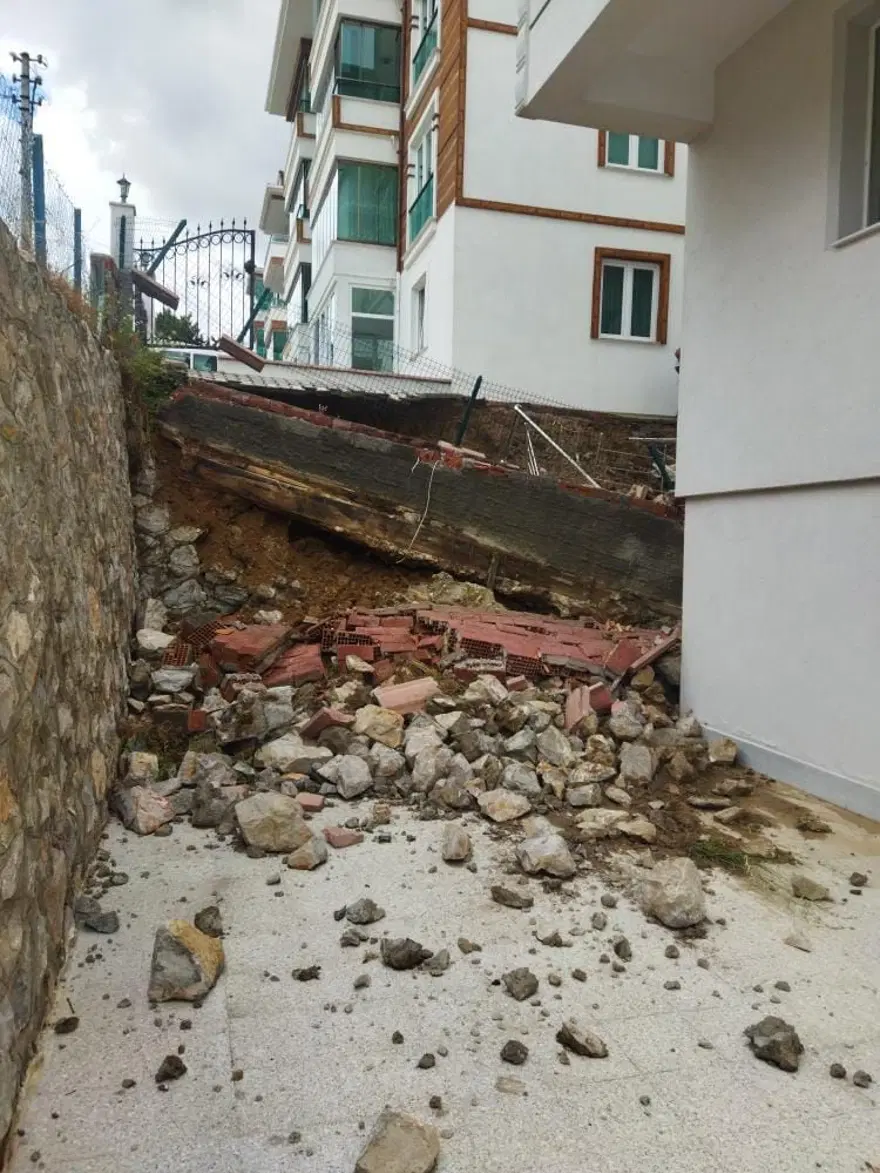 Karadeniz'i sel vurdu: Dereler taştı, yollar göle döndü, evleri su bastı 39 Karadeniz'i sel vurdu: Dereler taştı, yollar göle döndü, evleri su bastı 39