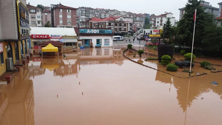 "135 EV VE İŞ YERİNİ SU BASTI" 9