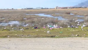 Milleyha Kuş Cenneti'ne dökülen deprem molozları toplanıyor