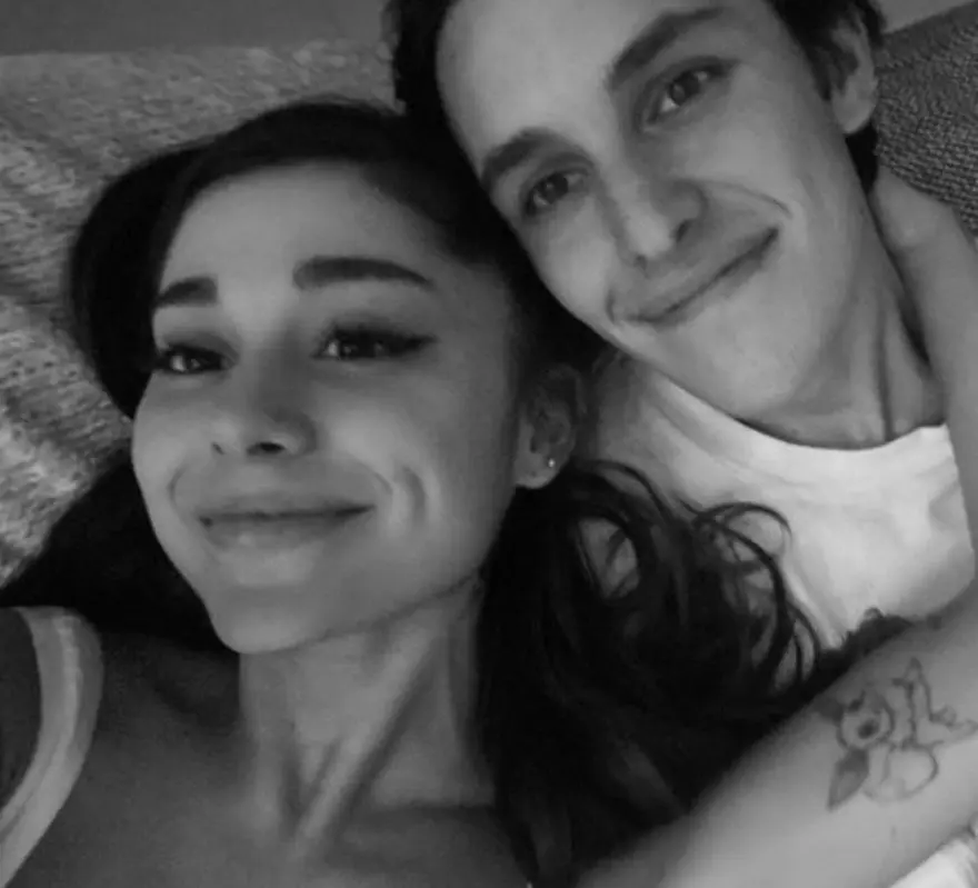 Ariana Grande 'Tanrı Kadındır' adında parfüm çıkardı 5