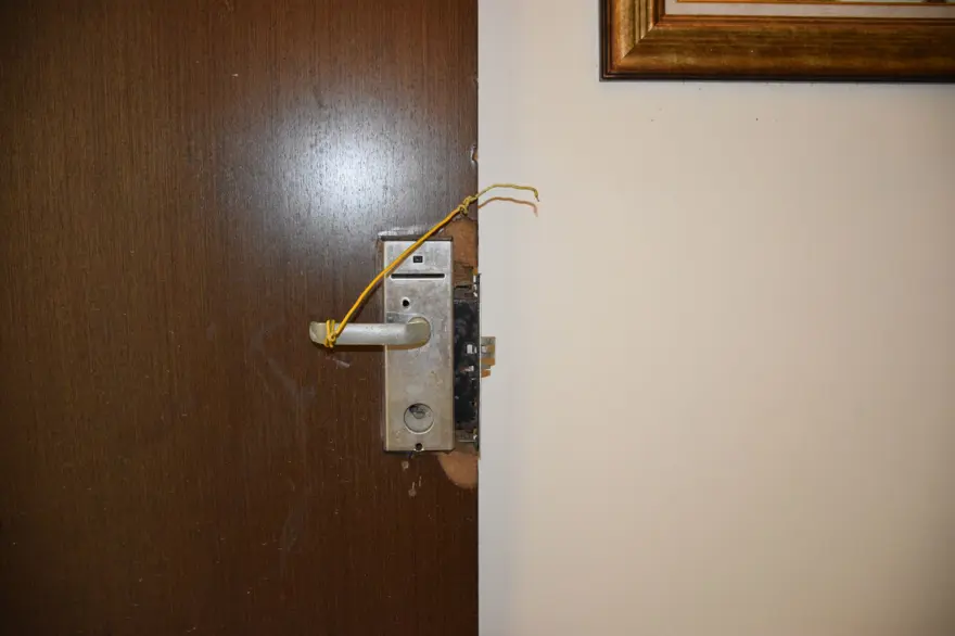 FETÖ'cü suikast timinin saldırdığı otelde o gecenin izleri silinmedi 5