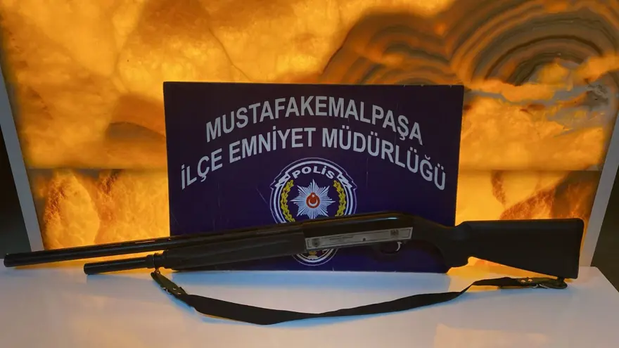 Babasının tüfeğiyle dehşet saçıp sosyal medyada paylaştı 2