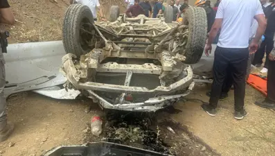 Hakkari'de trafik kazası: 3 ağır yaralı