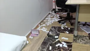 Mardin'de doktora saldırı: Sıra beklemek istemedi, ortalığı birbirine kattı