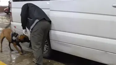 Van'da minibüsün gizli bölmesinde 24 kilo metamfetamin ele geçirildi