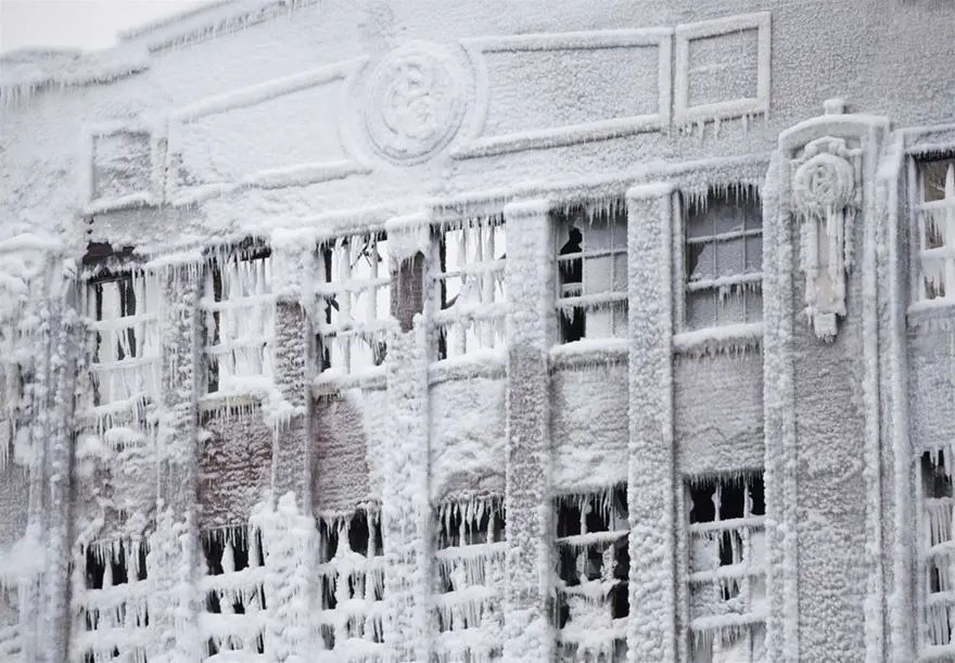 İtfaiyenin buzla mücadelesi 77