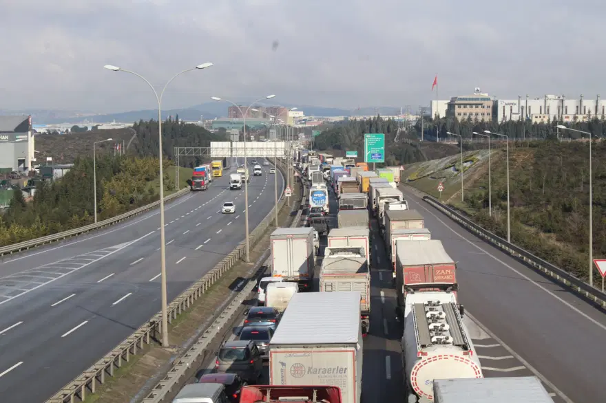 İstanbul yolunda 8 kilometrelik TIR ve kamyon kuyruğu 1