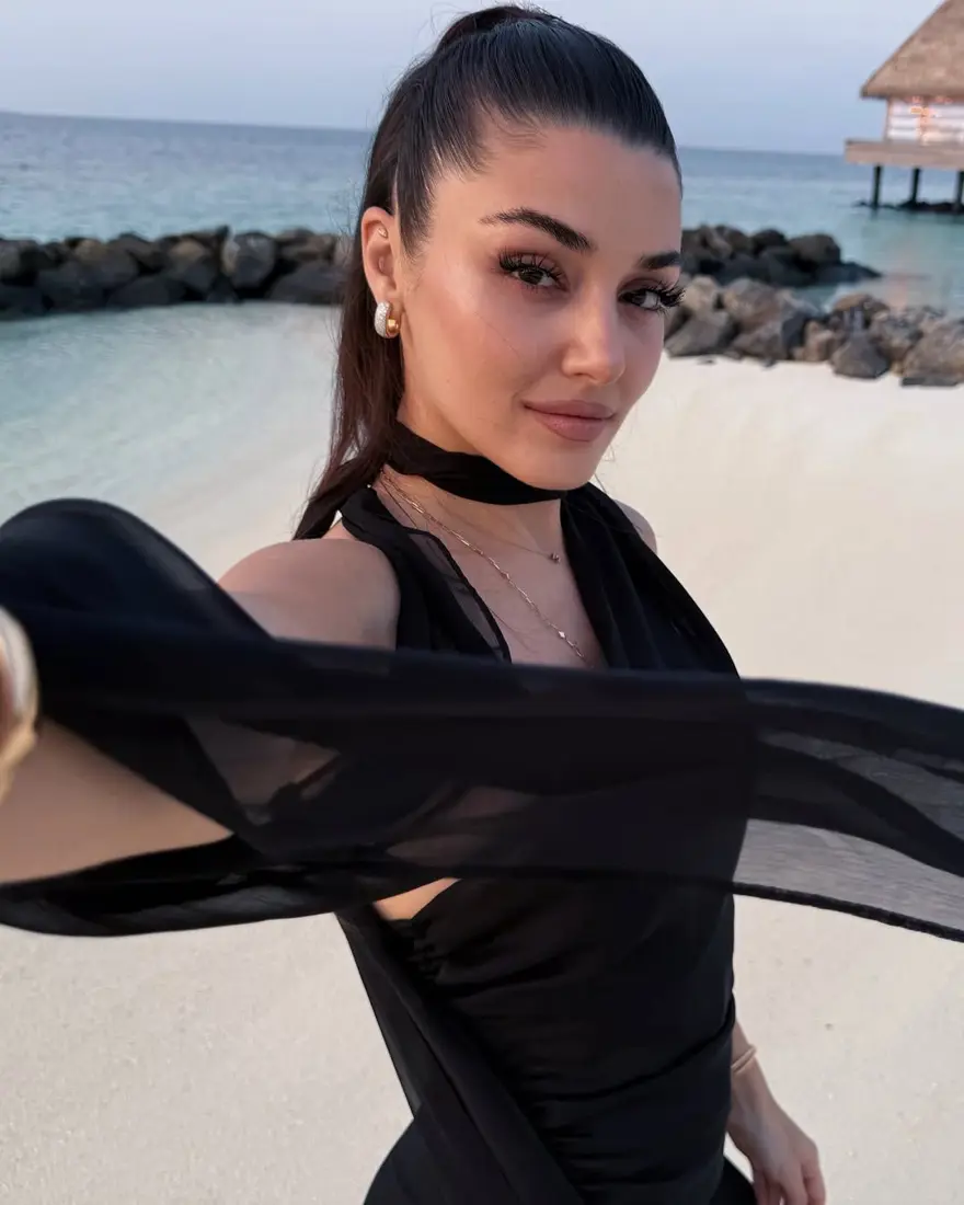 Hande Erçel paylaştı: Sevgilisi Hakan Sabancı ile yeni kare 1
