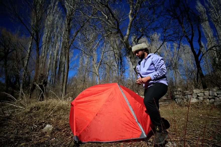 Otelimiz 5 değil milyon yıldızlı! Karavana dönüştürdükleri minibüsle Türkiye'yi geziyorlar 14