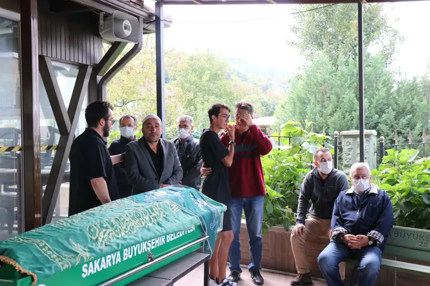 Mete Gazoz'un anneannesi son yolculuğuna uğurlandı Mete Gazoz'un anneannesi son yolculuğuna uğurlandı