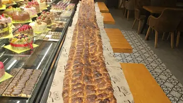 4 metre 2 santim uzunluğundaki pide görenleri şaşırttı