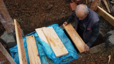 ''Mezarım ağaçtan olsun'' deyip kolları sıvadı